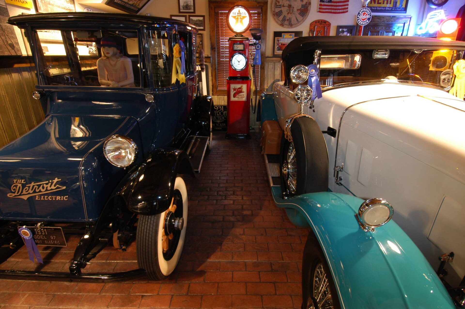Detail Mania – This is what happens when a professional interior designer builds a garage