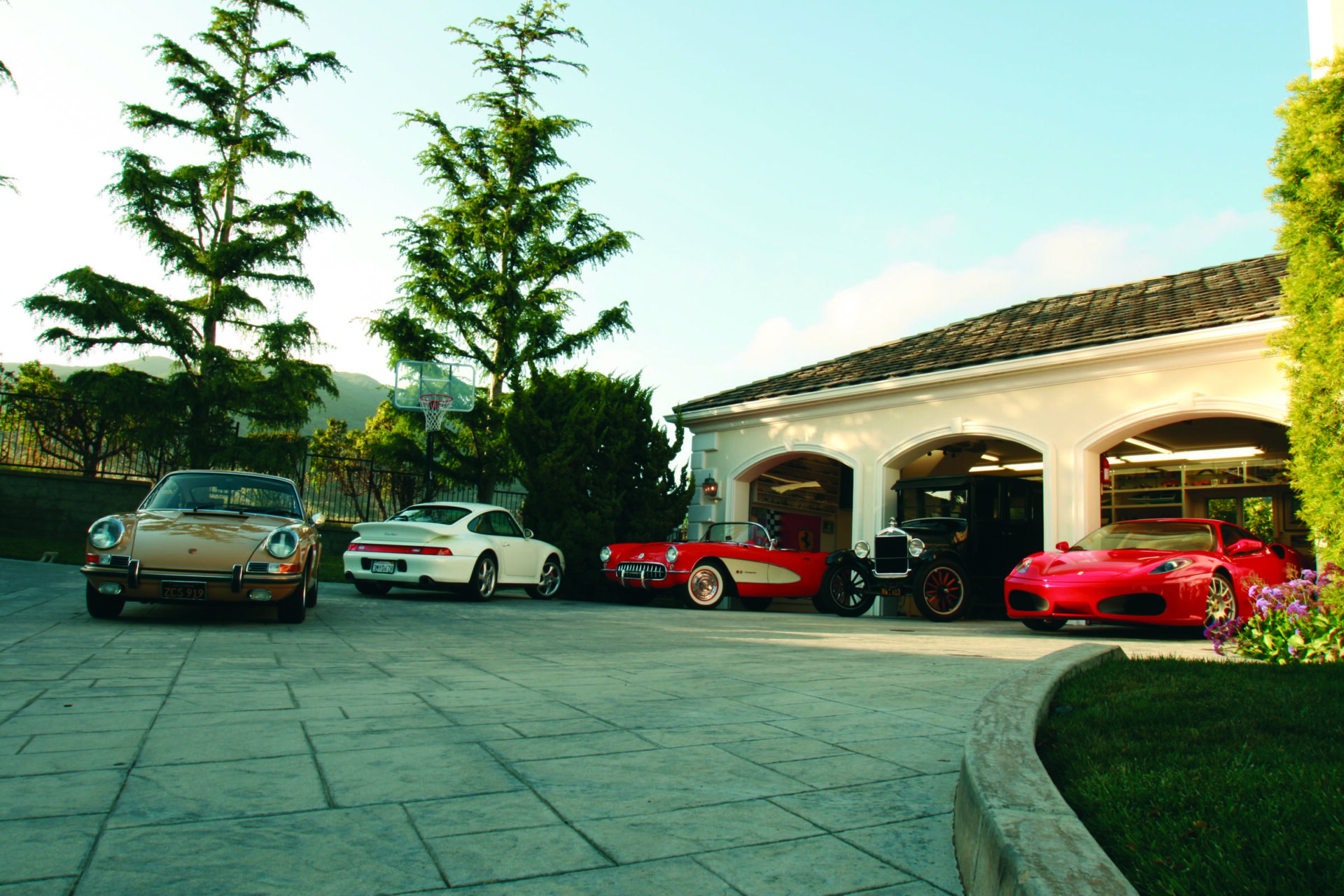 Muse Garage: Above a California Shore is a Garage of Dreams